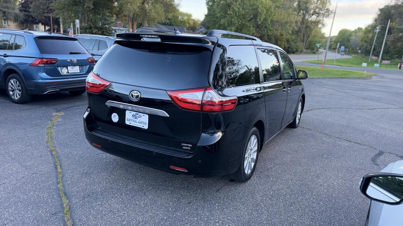 Toyota Sienna photo 4