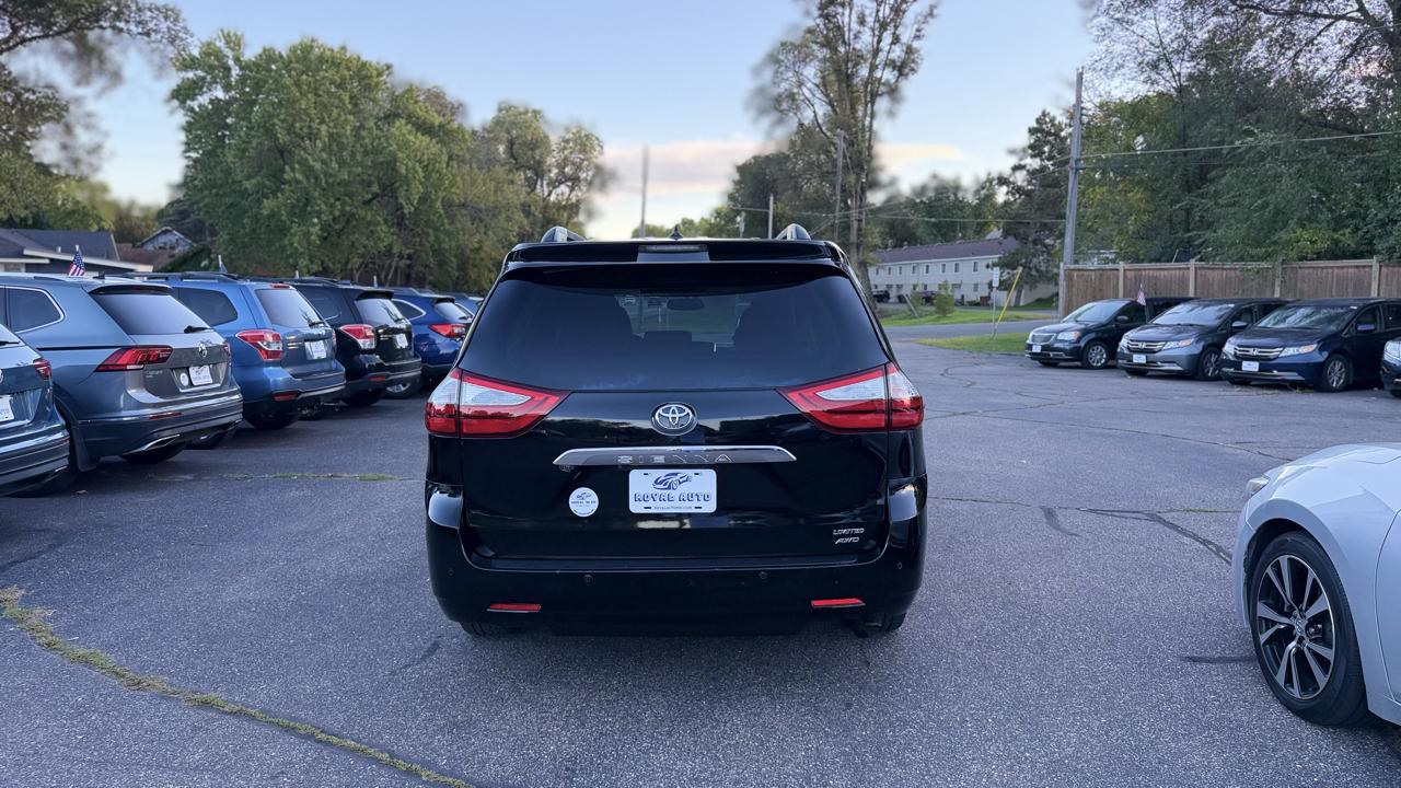 Toyota Sienna photo 5