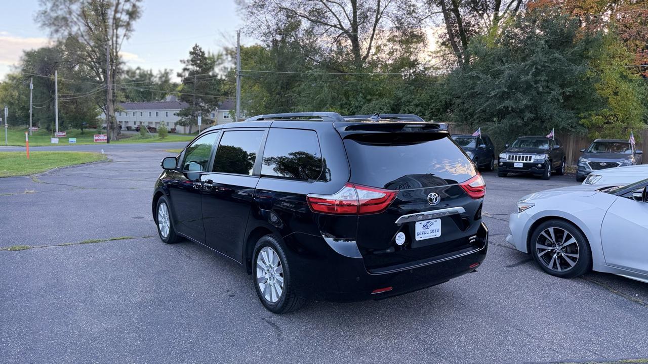 Toyota Sienna photo 6