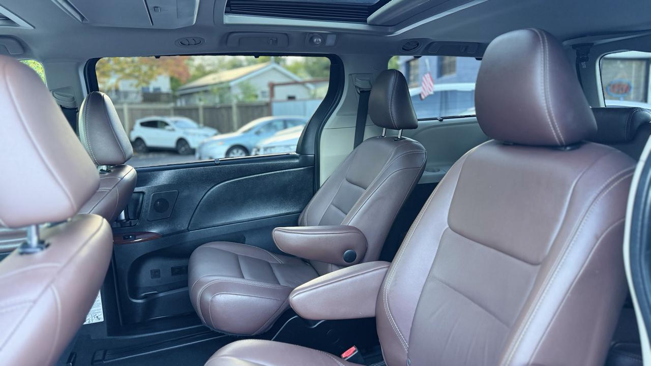 Toyota Sienna photo 7