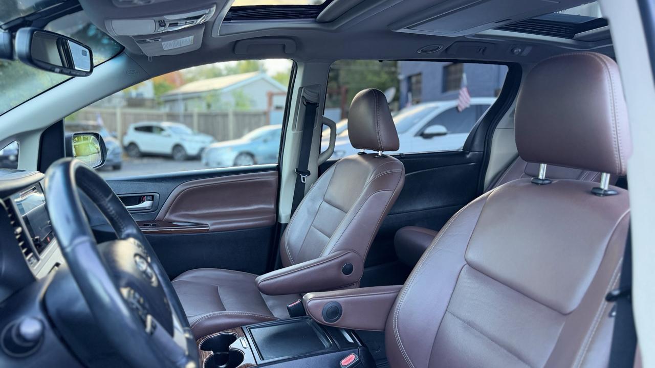 Toyota Sienna photo 8