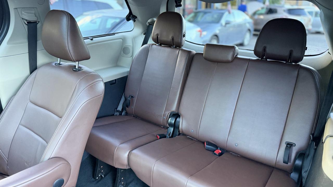 Toyota Sienna photo 9