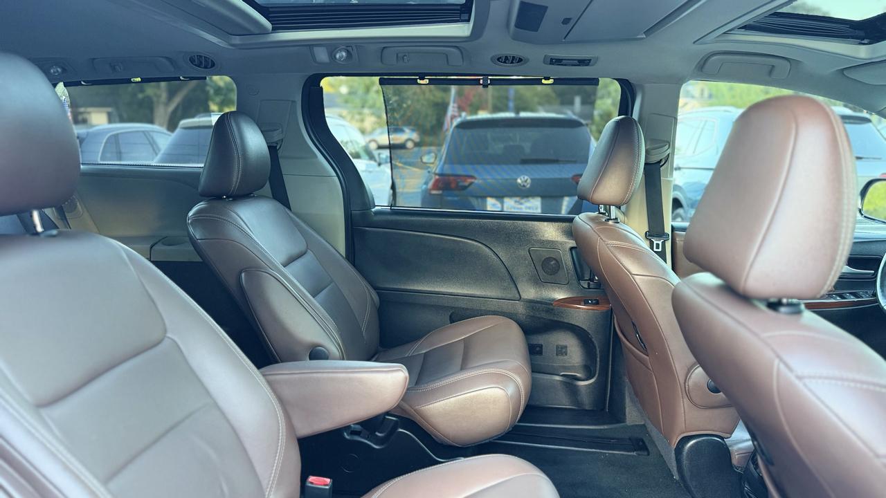 Toyota Sienna photo 11