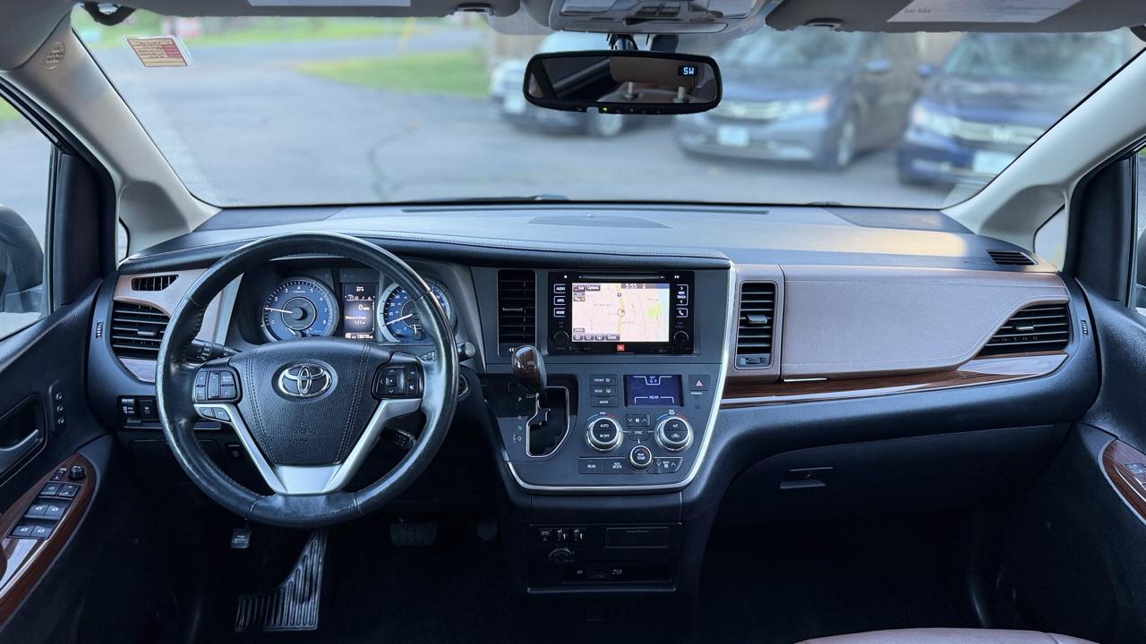 Toyota Sienna photo 13