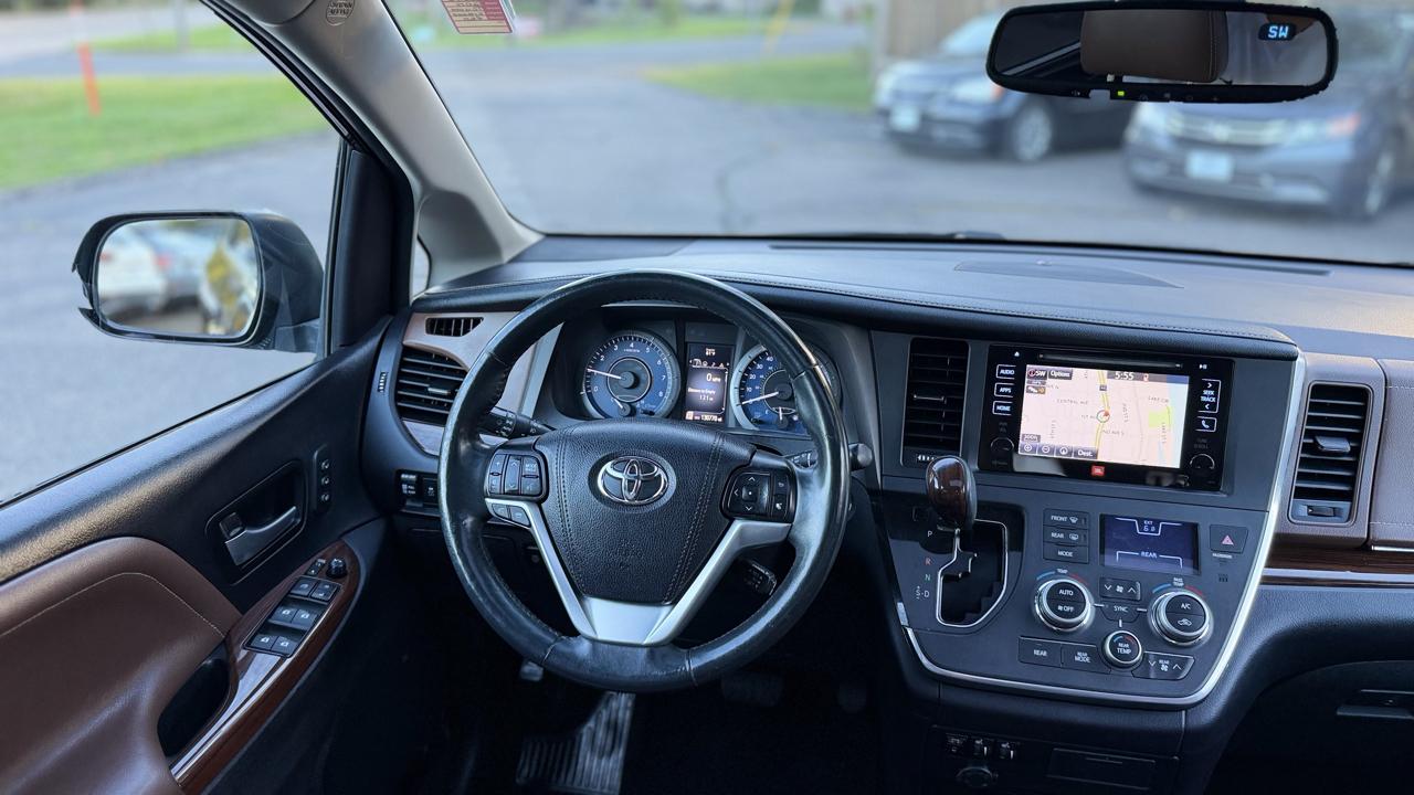 Toyota Sienna photo 14