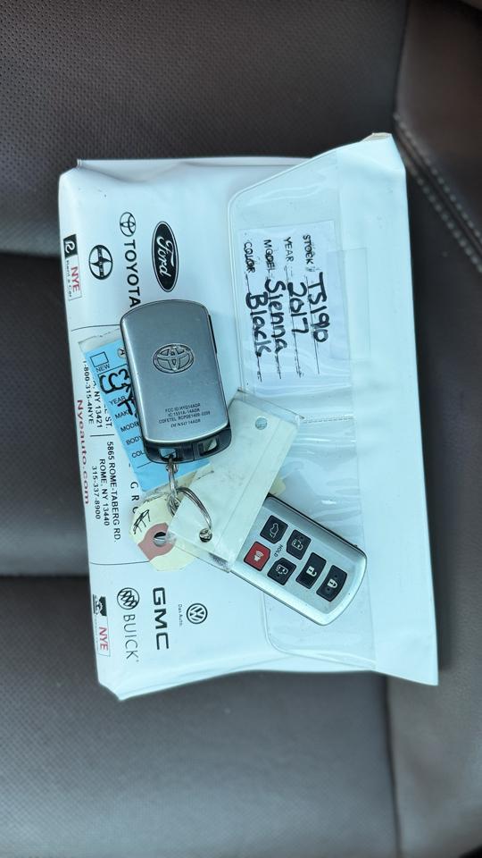 Toyota Sienna photo 25