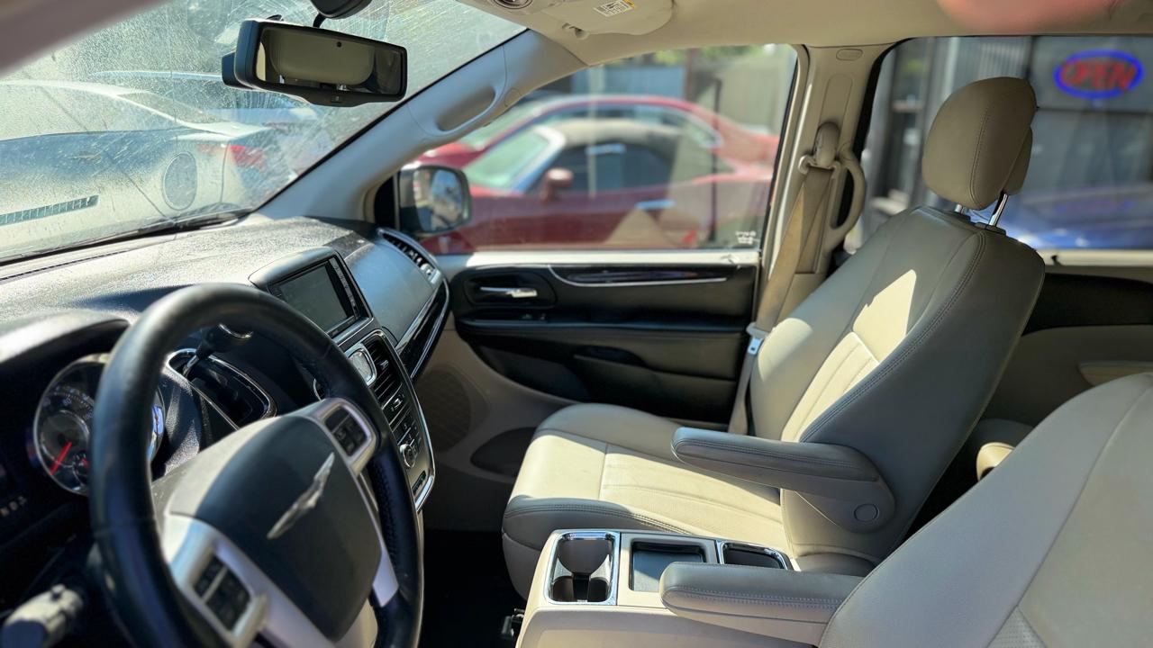 Chrysler Town & Country Touring-L 2015
