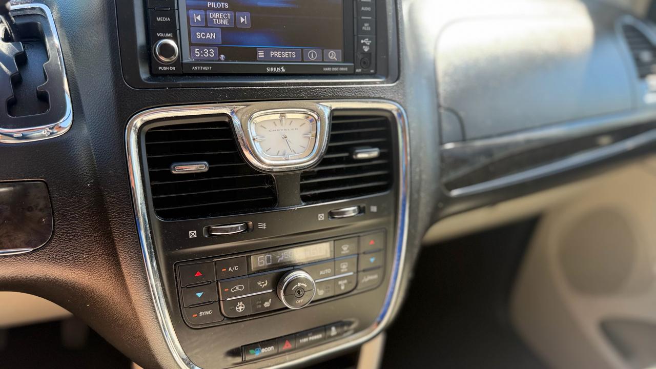 Chrysler Town & Country Touring-L 2015