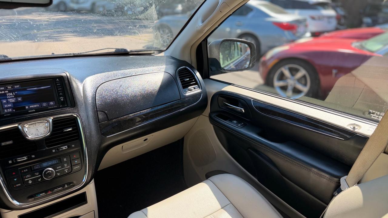 Chrysler Town & Country Touring-L 2015