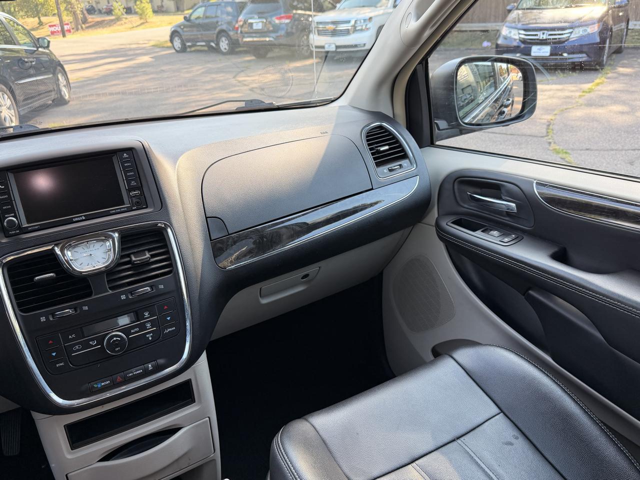 Chrysler Town & Country Touring 2014