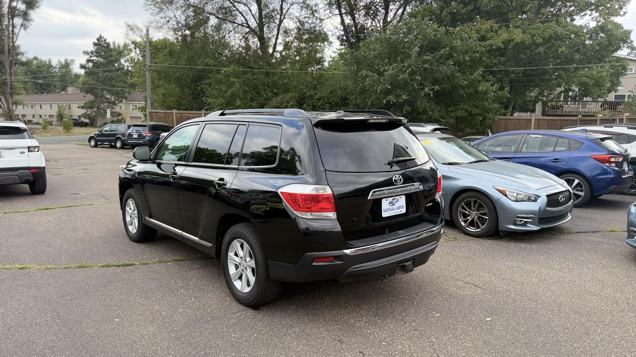 Toyota Highlander Base 2011
