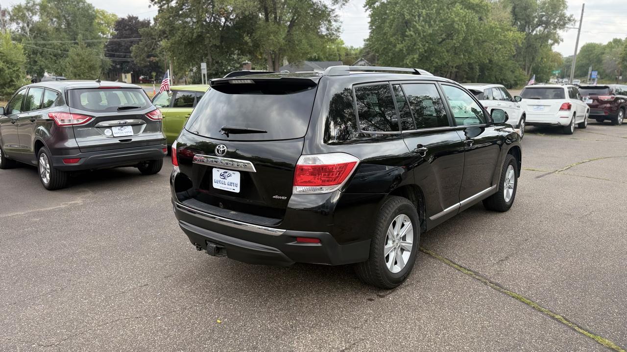 Toyota Highlander Base 2011