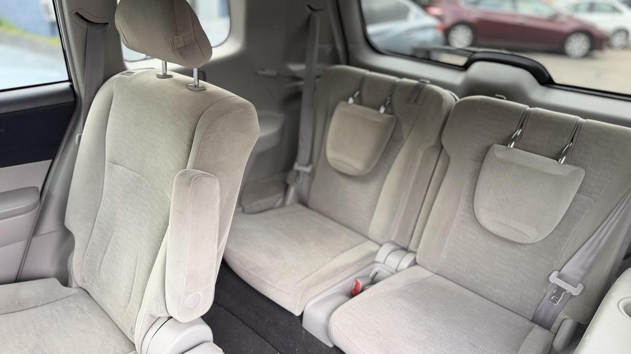 Toyota Highlander Base 2011
