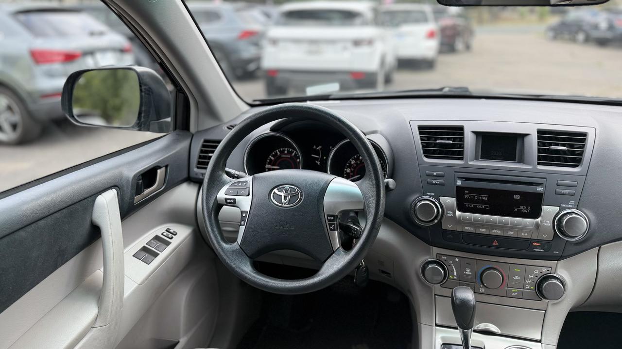 Toyota Highlander Base 2011