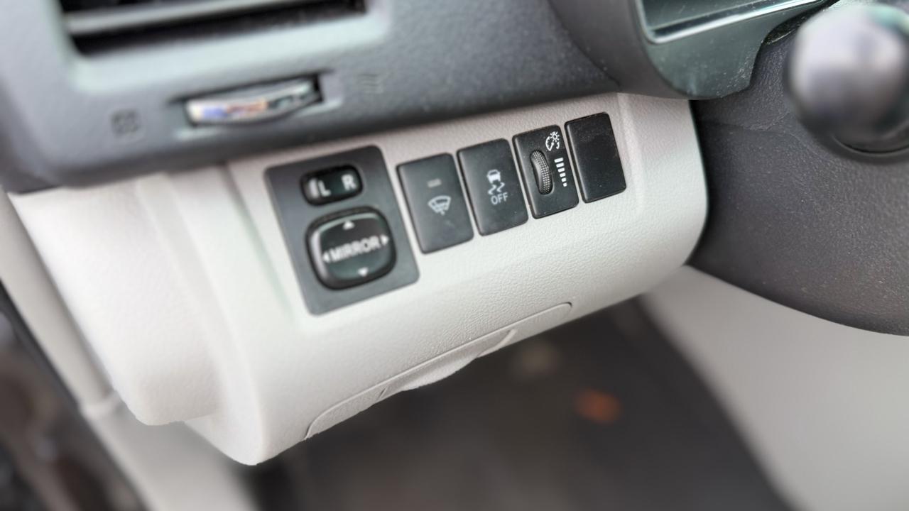 Toyota Highlander Base 2011