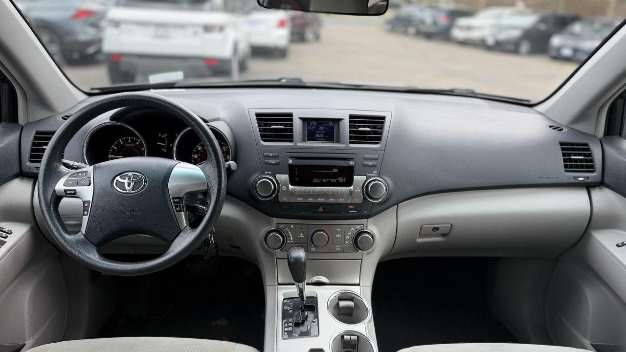 Toyota Highlander Base 2011