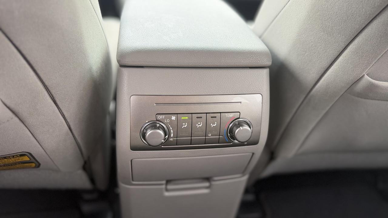 Toyota Highlander Base 2011