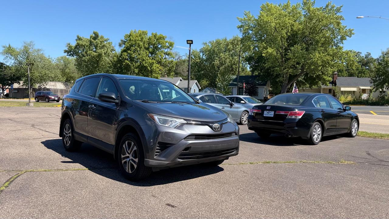 Toyota RAV4 photo 2