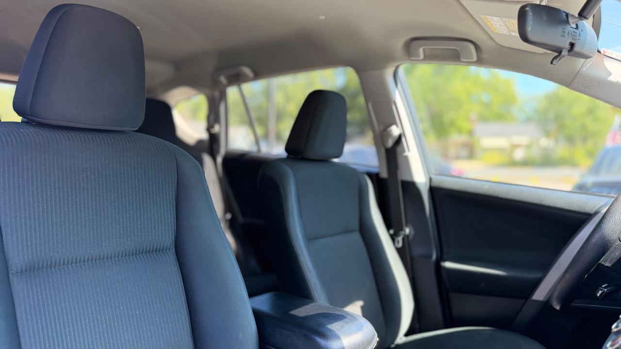 Toyota RAV4 photo 8