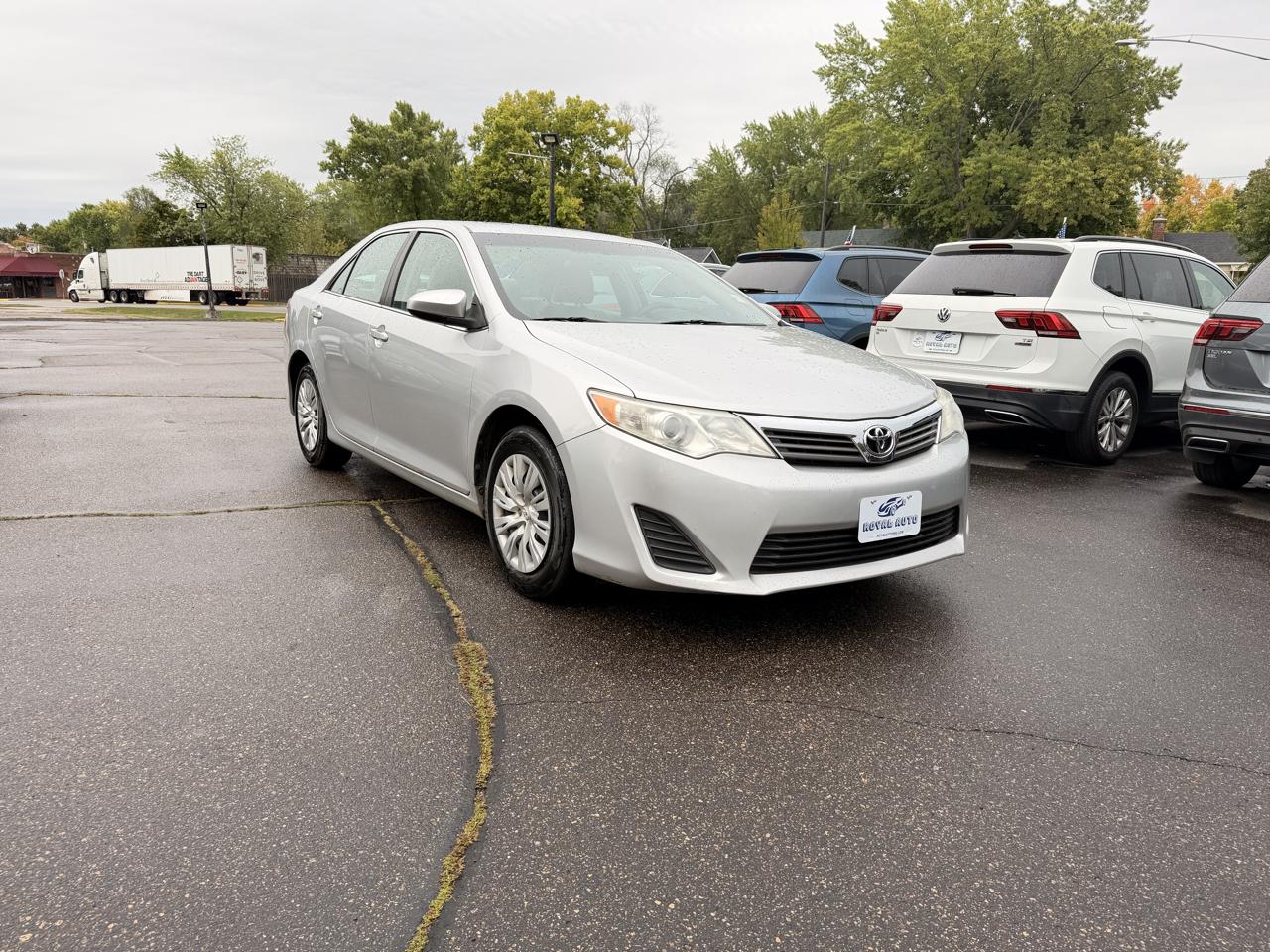 Toyota Camry photo 2