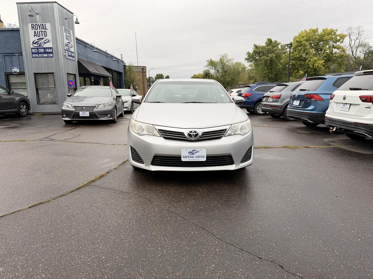 Toyota Camry photo 3