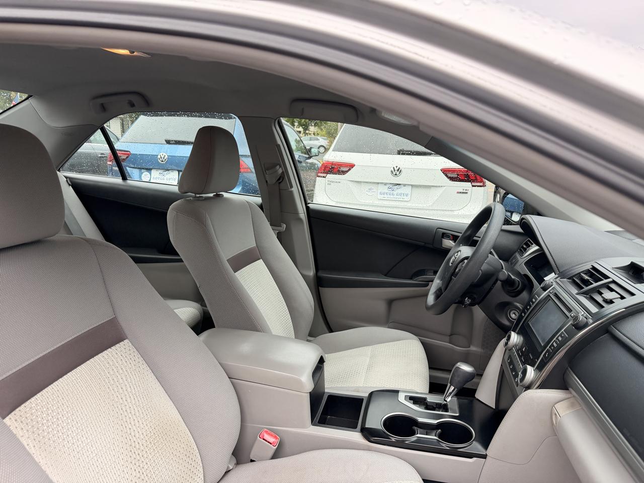Toyota Camry photo 9