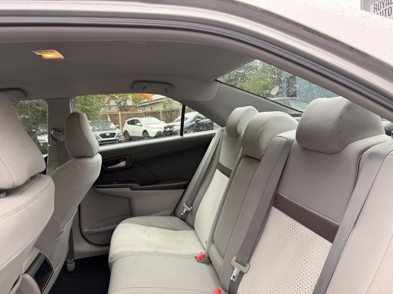 Toyota Camry photo 10