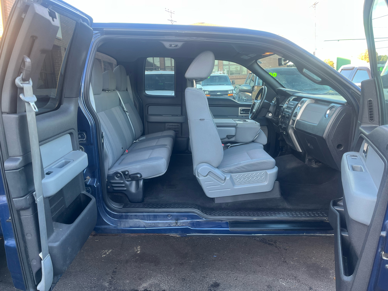 Ford F-150 FX4 SuperCab 6.5-ft. Bed 4WD 2011 Ford F-150 FX4 SuperCab 6.5-ft. Bed 4WD 2011
