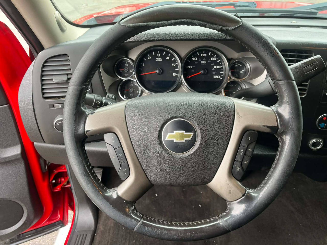 Chevrolet Silverado 1500 LT Crew Cab 4WD 2011