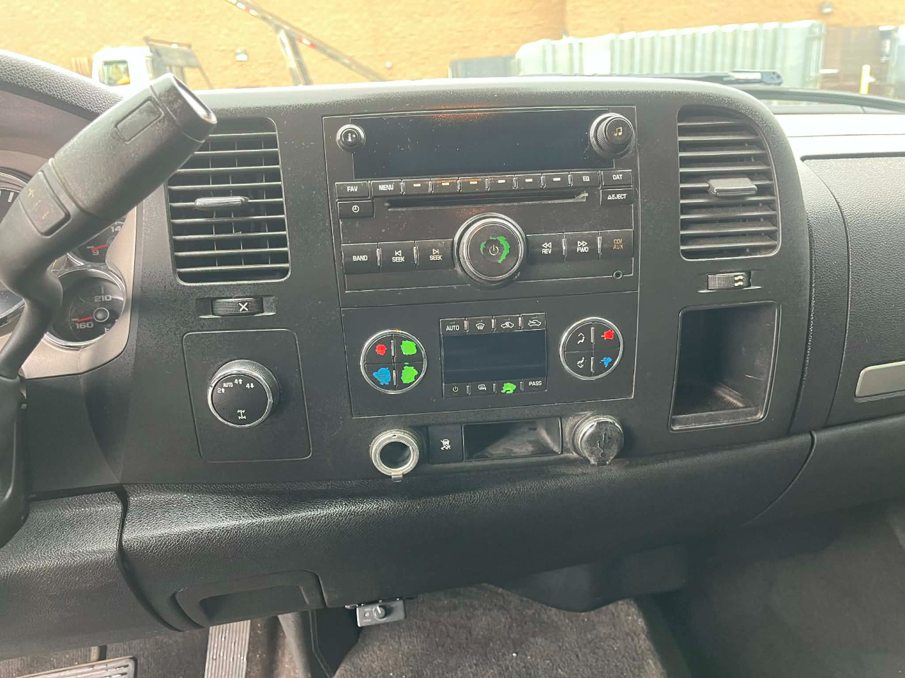 Chevrolet Silverado 1500 LT Crew Cab 4WD 2011