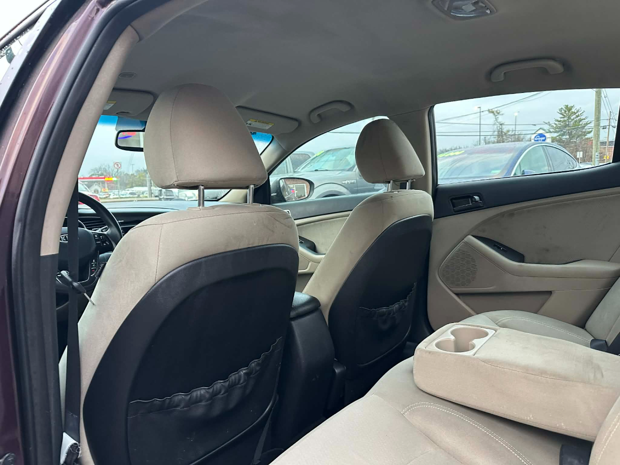 Kia Optima LX MT 2012