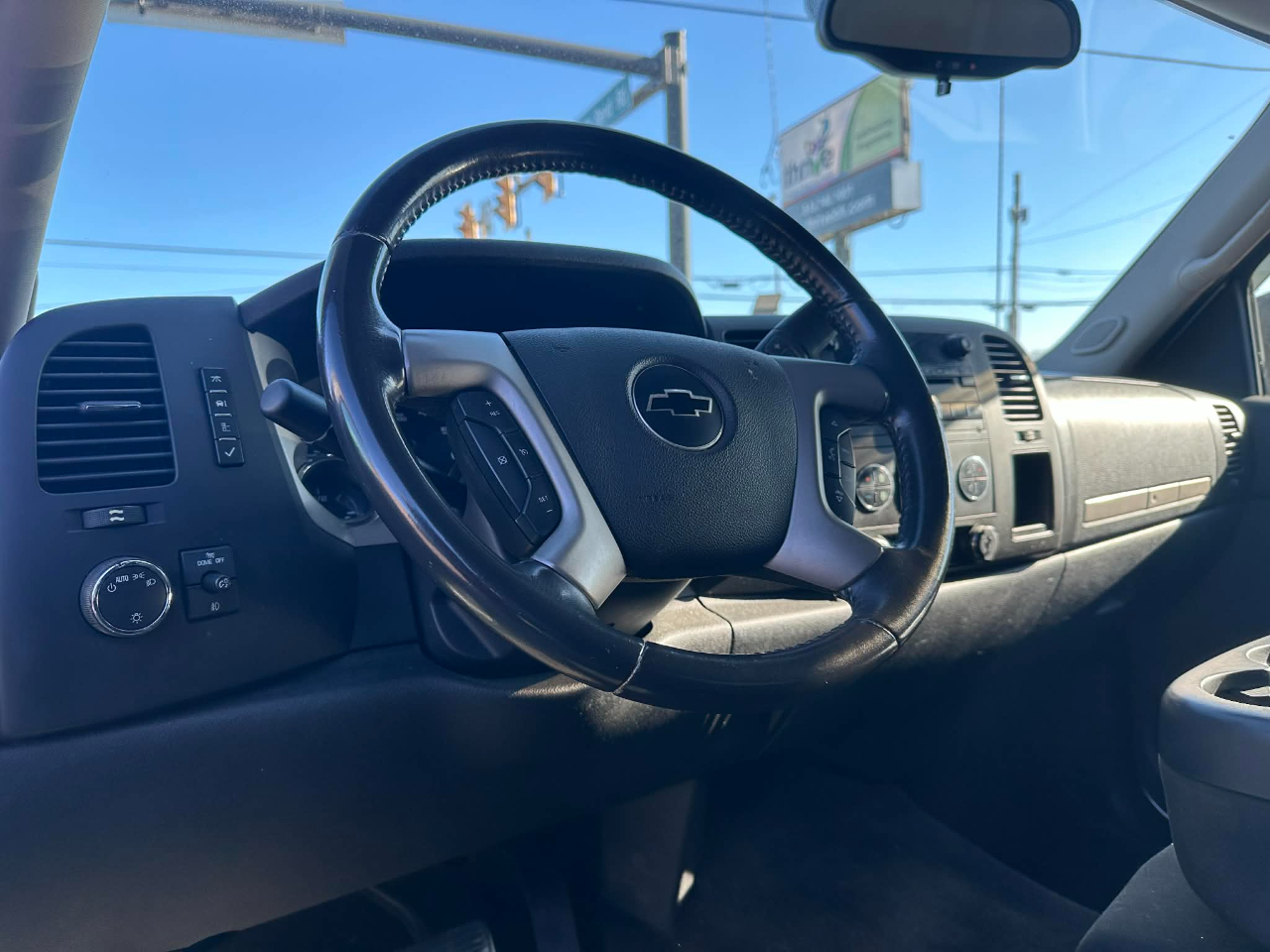 Chevrolet Silverado 1500 LT Crew Cab 4WD 2011