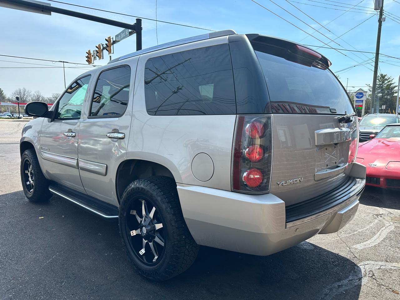 GMC Yukon Denali AWD 2007