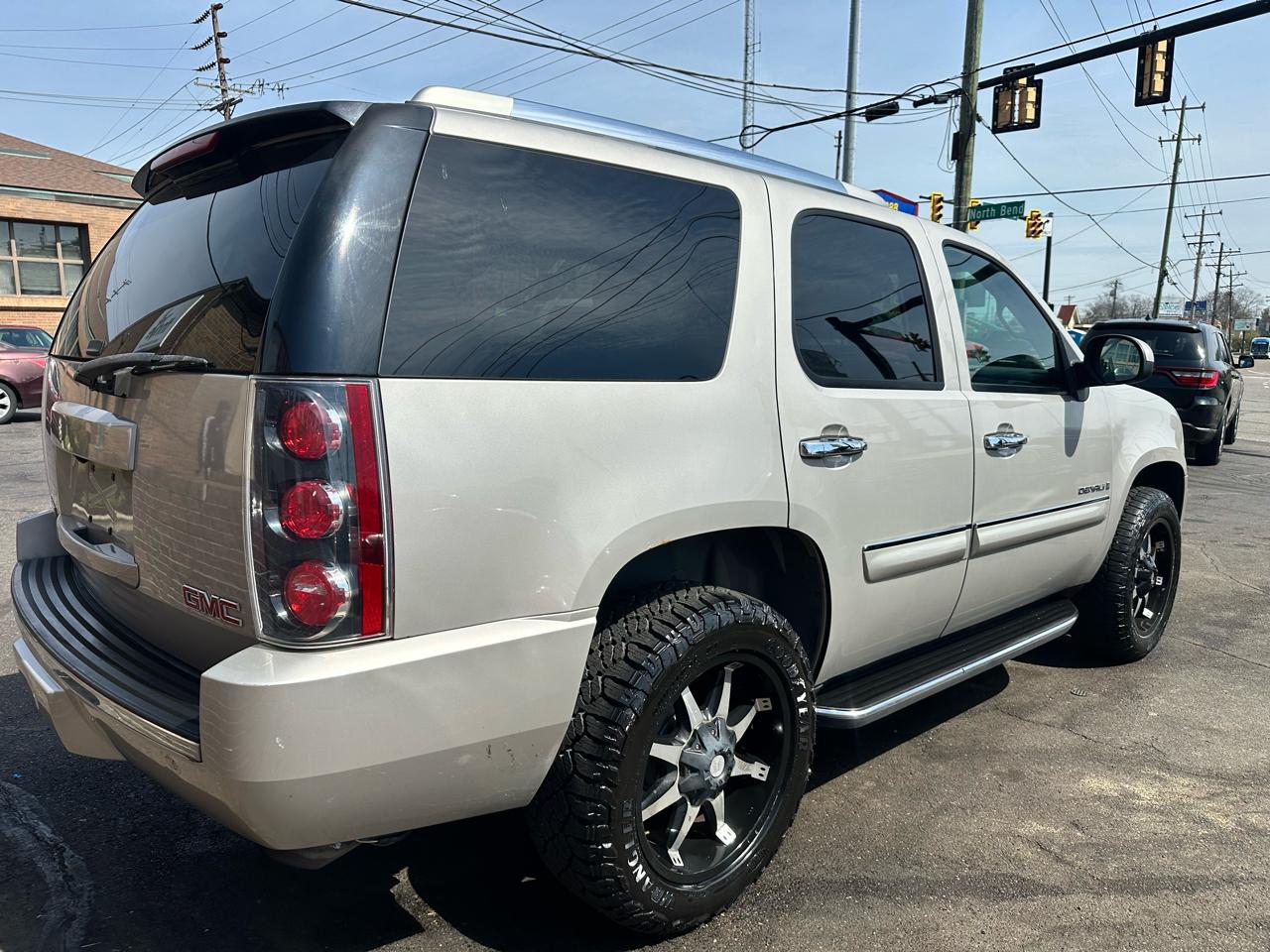 GMC Yukon Denali AWD 2007