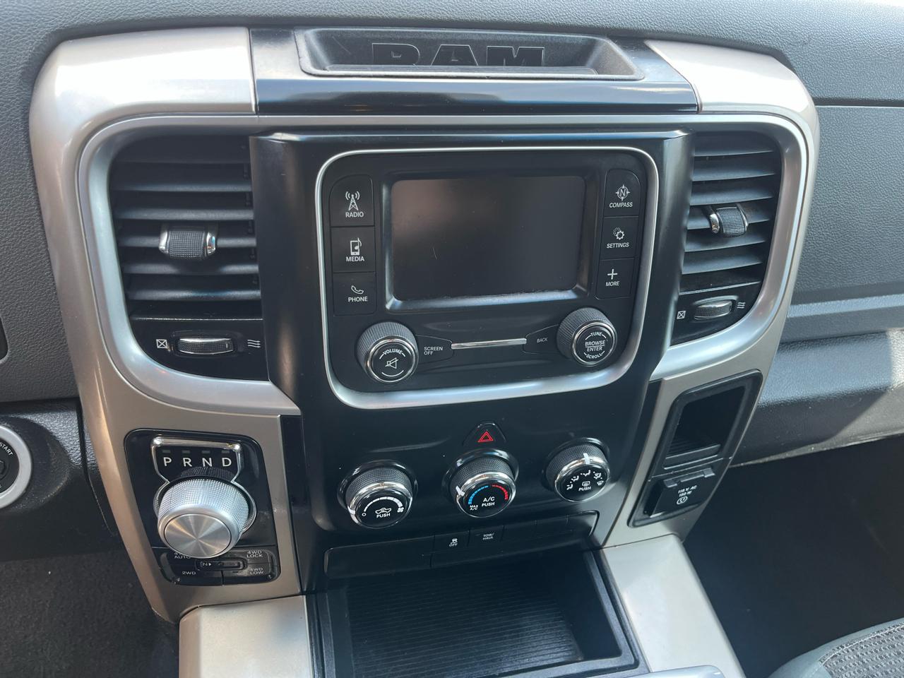 RAM 1500 4WD Crew Cab 149" Big Horn 2015