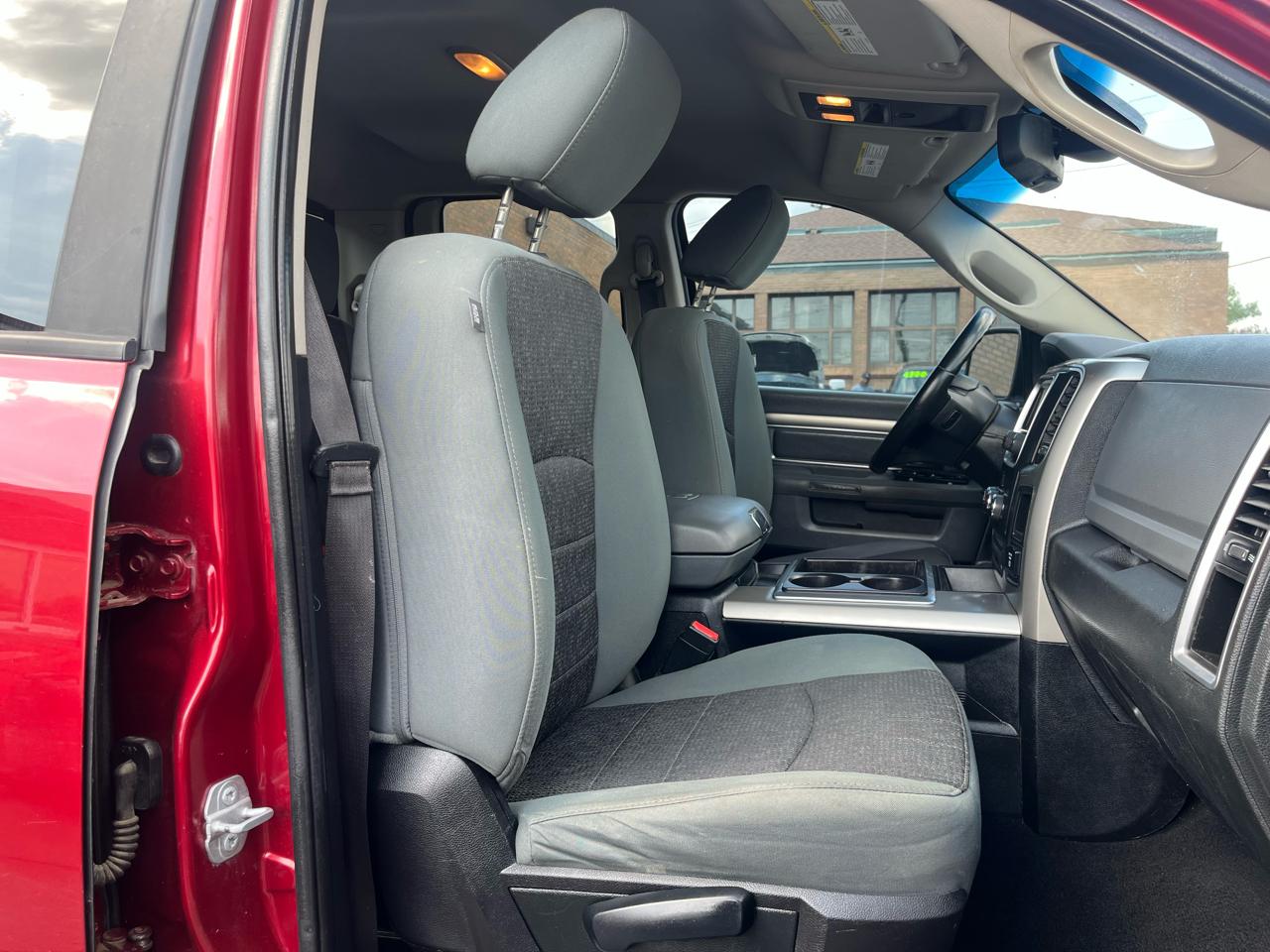 RAM 1500 4WD Crew Cab 149" Big Horn 2015