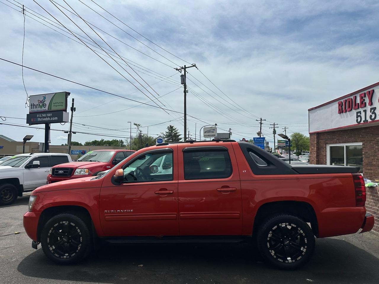 Chevrolet Avalanche LT 4WD 2011