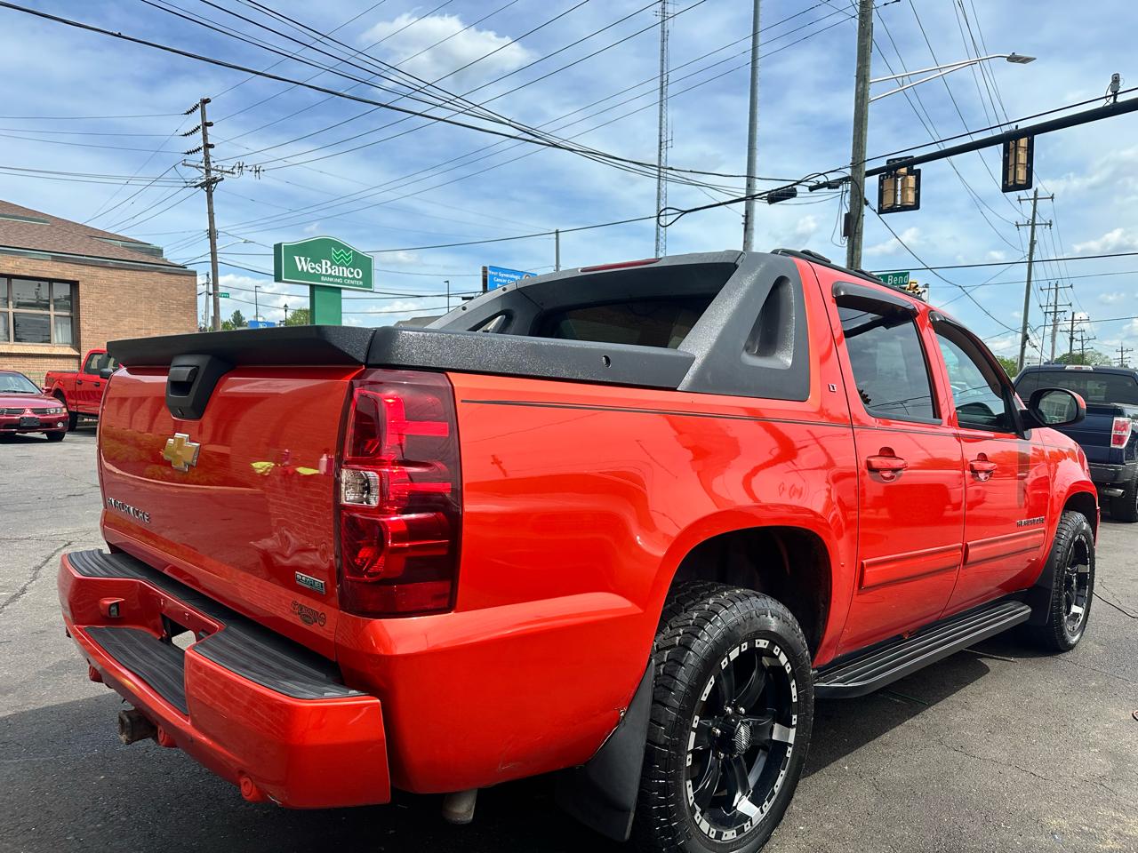 Chevrolet Avalanche LT 4WD 2011