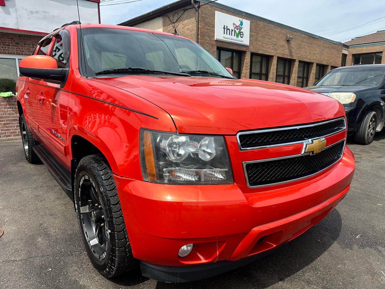 Chevrolet Avalanche LT 4WD 2011