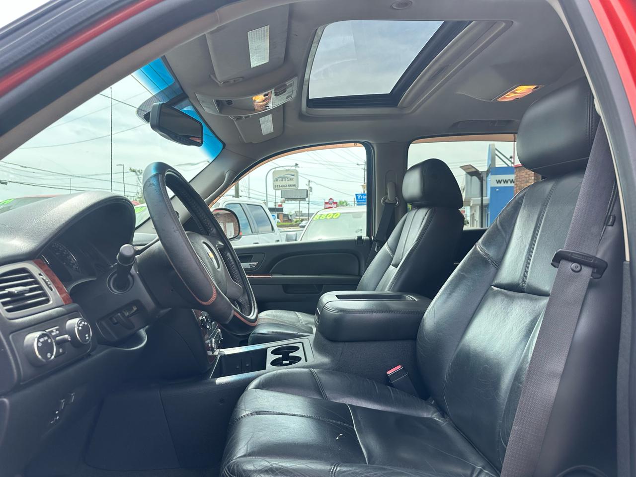 Chevrolet Avalanche LT 4WD 2011