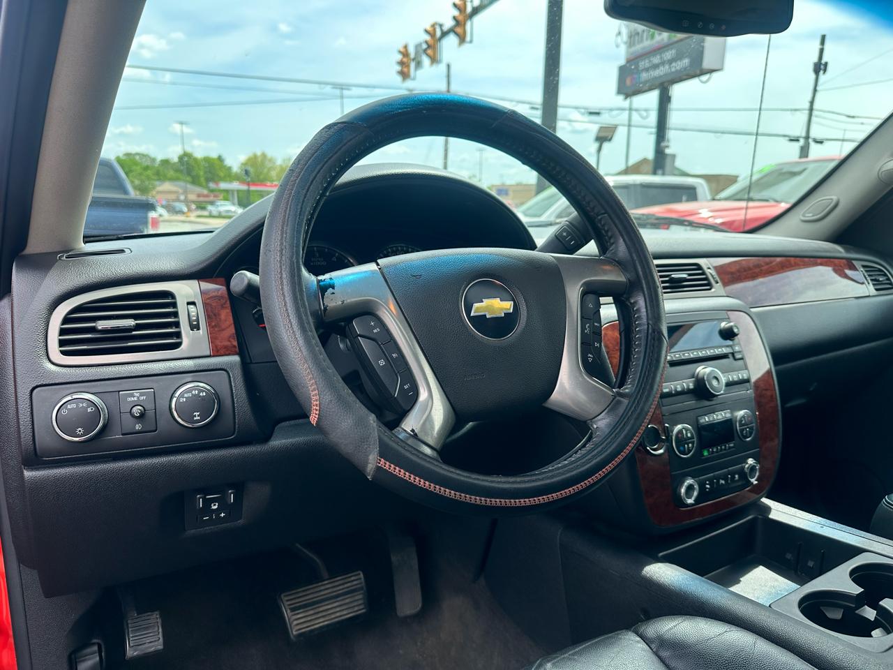 Chevrolet Avalanche LT 4WD 2011