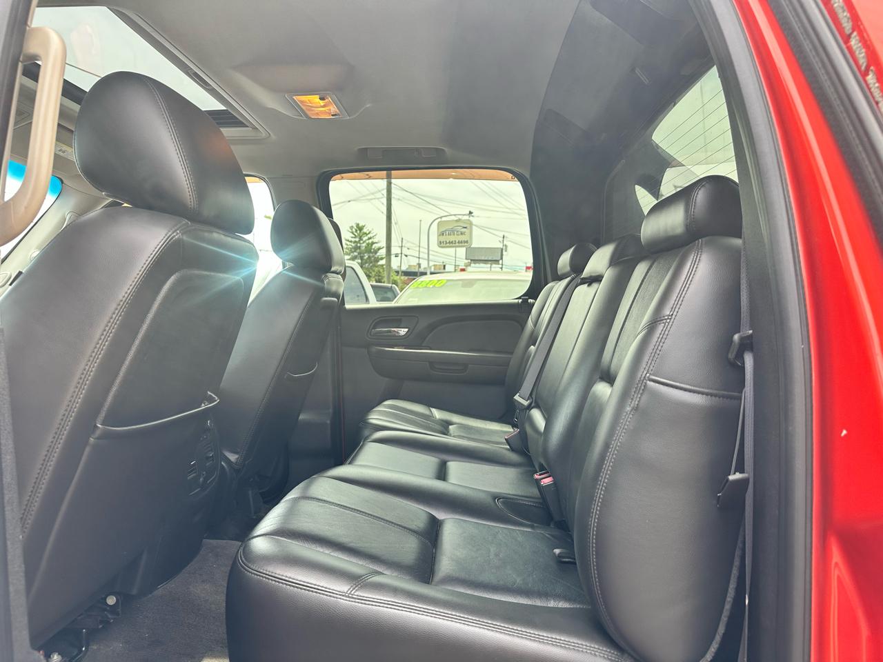 Chevrolet Avalanche LT 4WD 2011