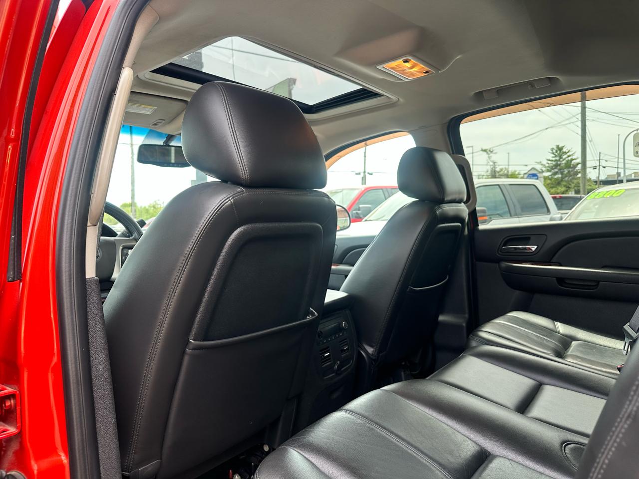 Chevrolet Avalanche LT 4WD 2011