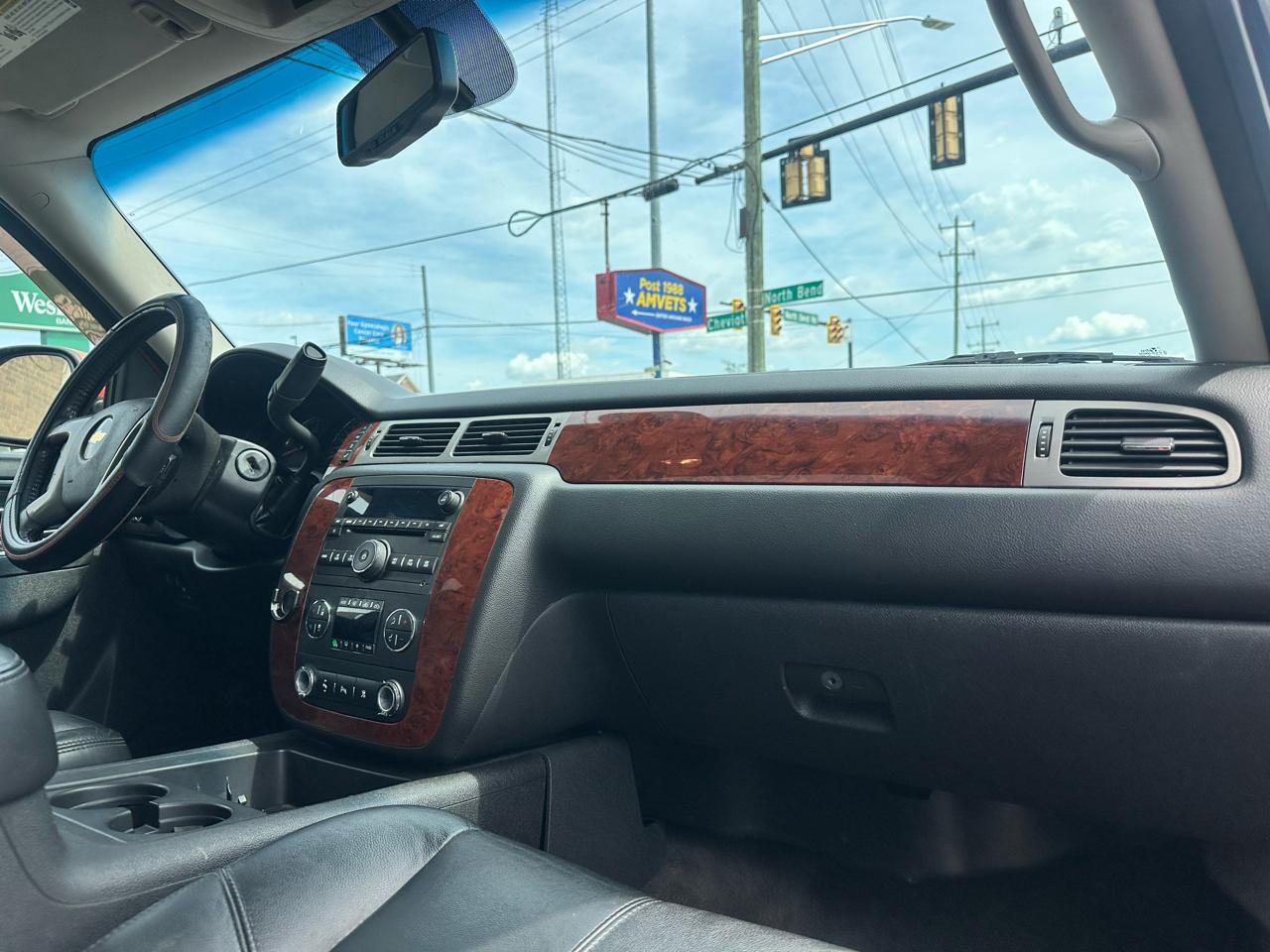 Chevrolet Avalanche LT 4WD 2011