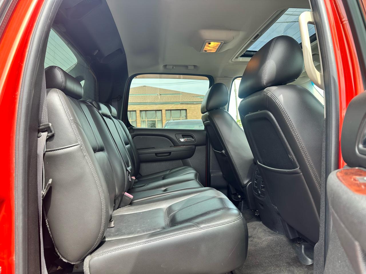 Chevrolet Avalanche LT 4WD 2011