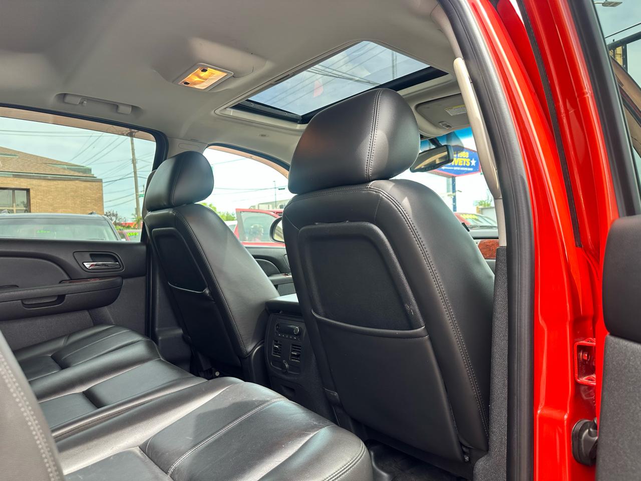 Chevrolet Avalanche LT 4WD 2011