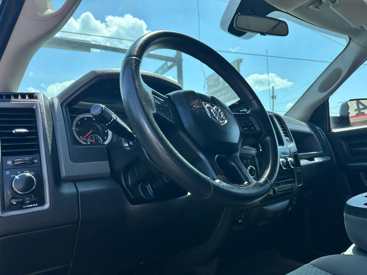 RAM 1500 Tradesman Crew Cab SWB 4WD 2014