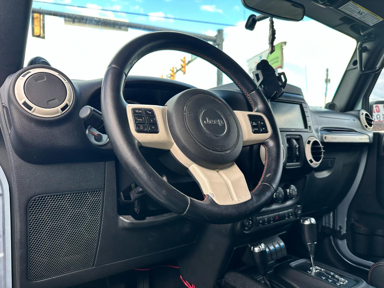 Jeep Wrangler Unlimited Sahara 4WD 2012