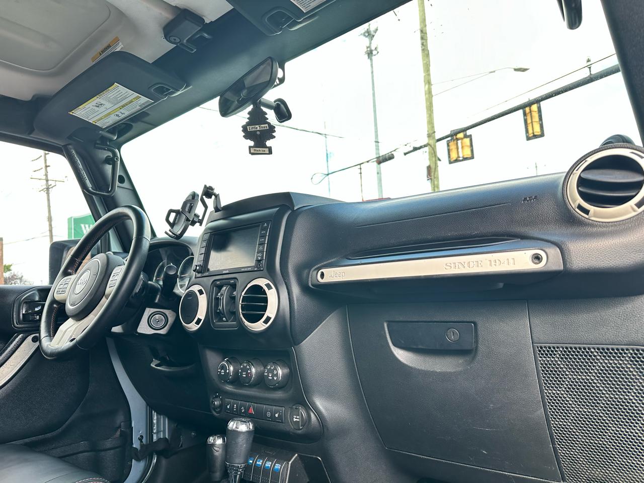 Jeep Wrangler Unlimited Sahara 4WD 2012