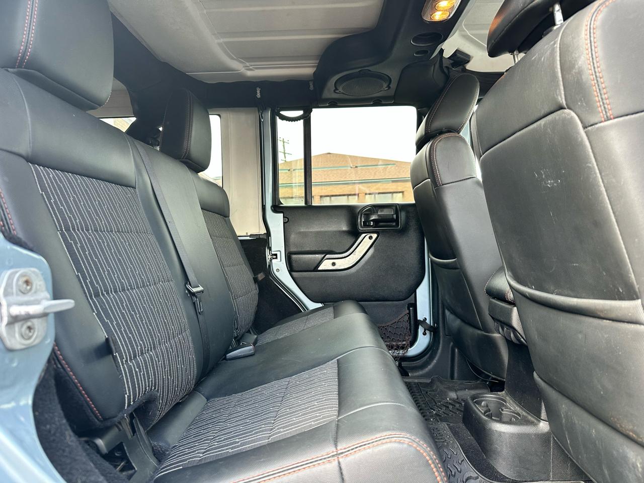 Jeep Wrangler Unlimited Sahara 4WD 2012